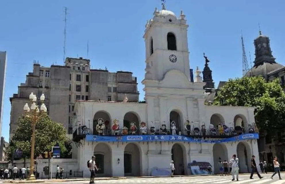 ¿Qué pasa con el feriado del 25 de mayo?