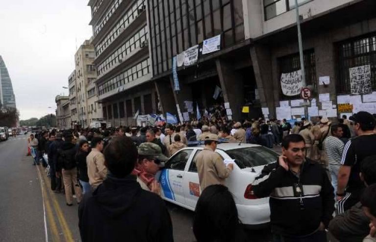 Sin Soluciones Las Protestas De Los Gendarmes Y Prefectos Entraron En