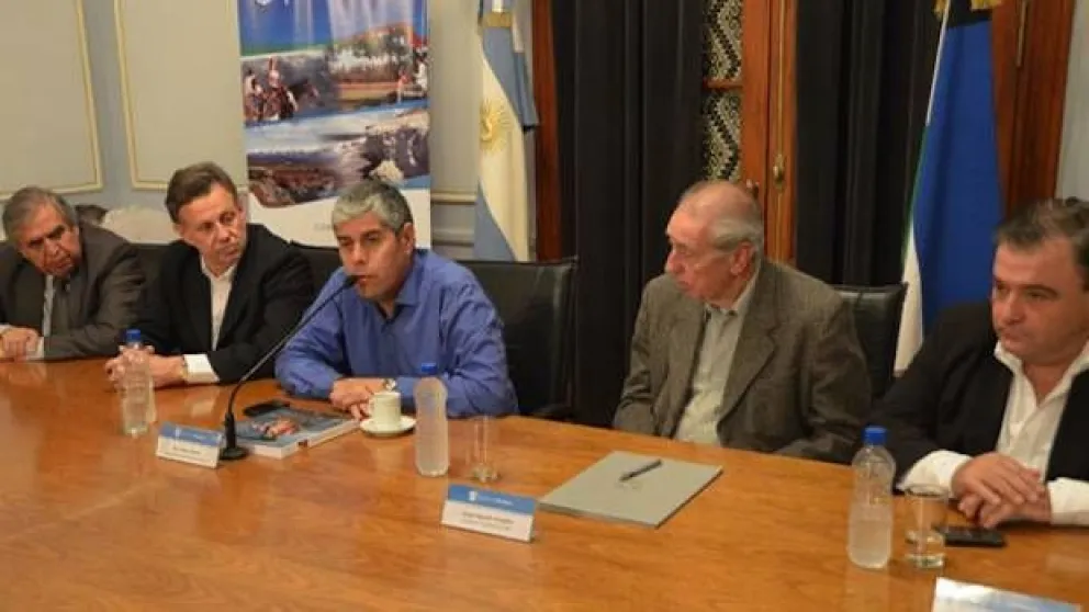 Acuerdan capacitar a taxistas en turismo