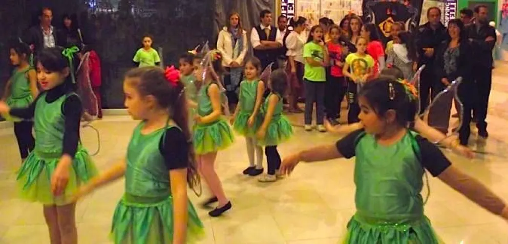 Dina Huapi celebró el Día de la danza