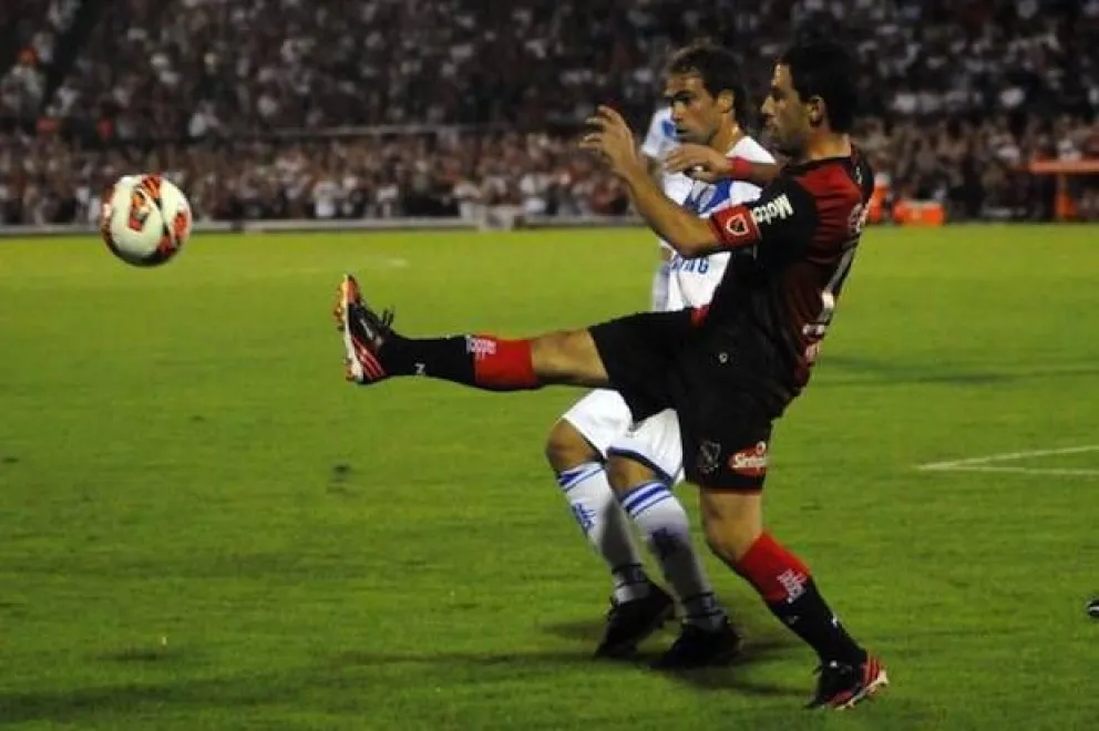 Vélez derrotó a Newell’s por la ida de los octavos de la Copa Libertadores