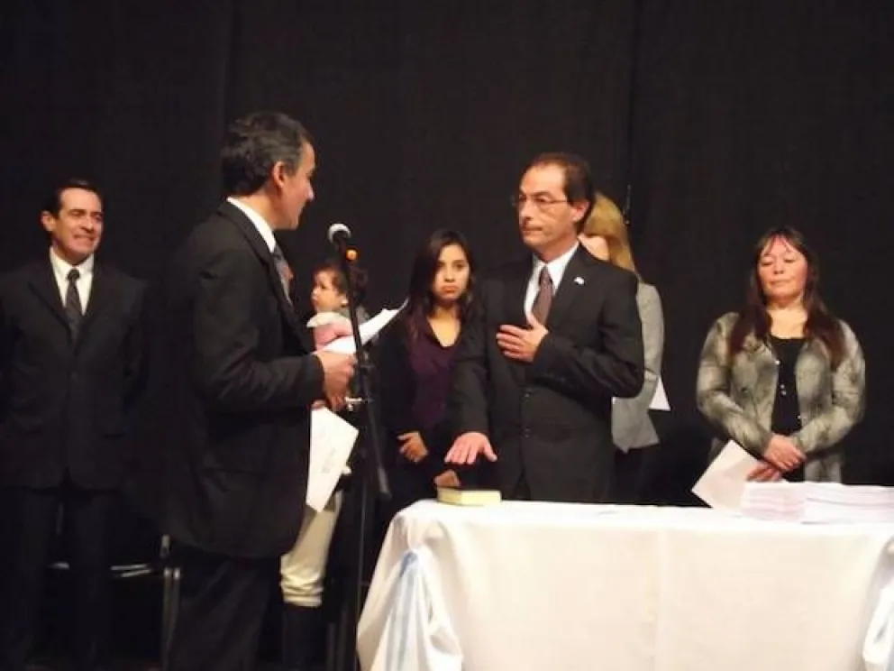 Dina Huapi juró su Carta Orgánica Municipal