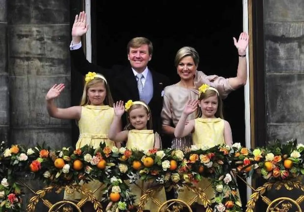 Guillermo es rey de los Países Bajos y Máxima, la reina consorte