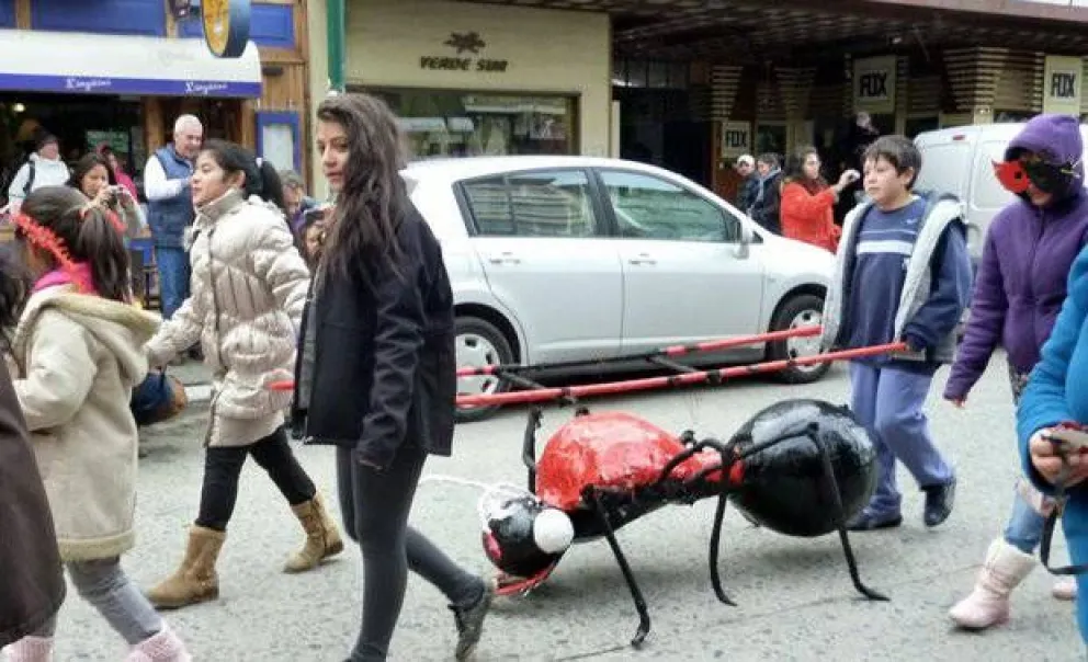 Centros recreativos en el desfile de Títeres
