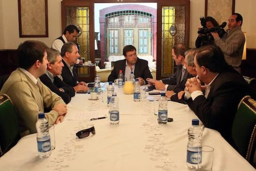 Estado rionegrino pone fin a las becas como mecanismo de contratación de personal