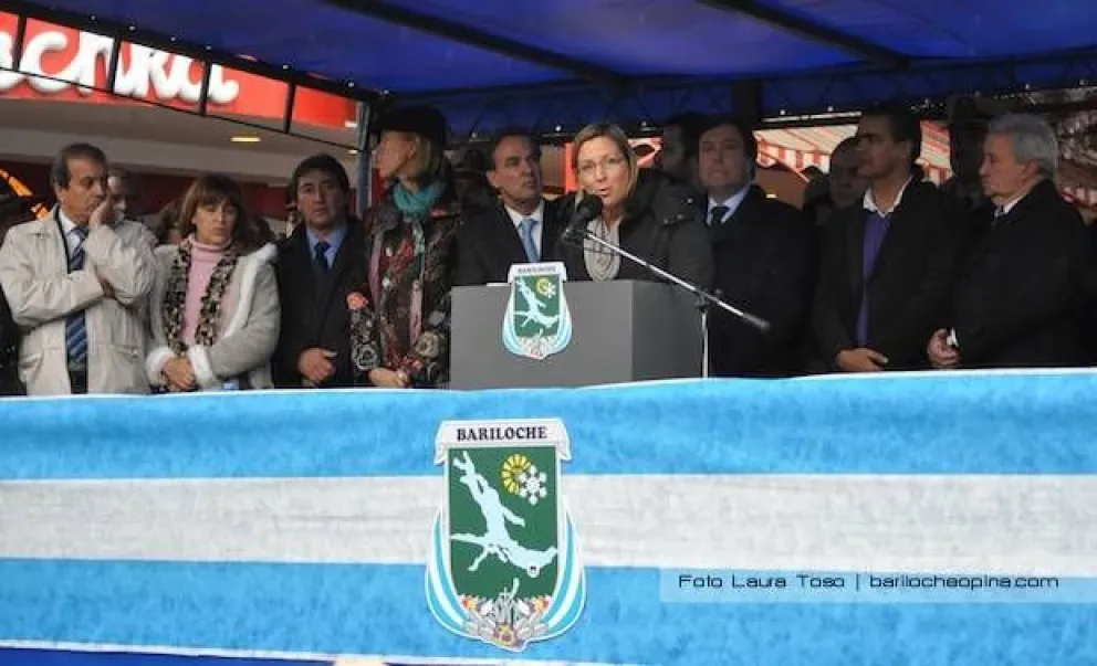 "Este gobierno interino está comprometido con el inicio de un nuevo ciclo"