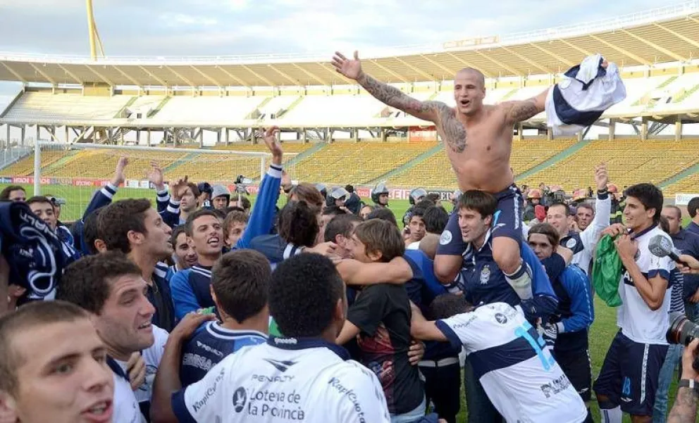 Gimnasia le ganó a Instituto en Córdoba y volvió a Primera División