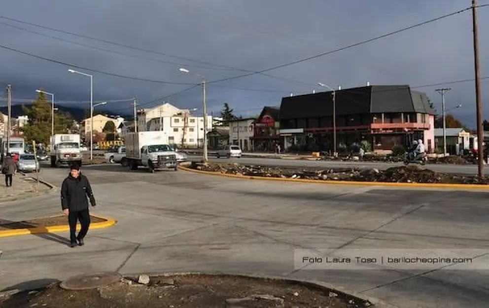 Cortan carriles centrales de la Av. 12 de octubre