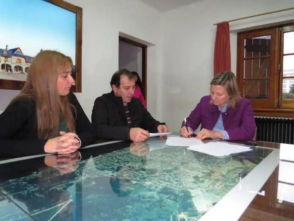 Firman convenio para equipar Centros Infantiles