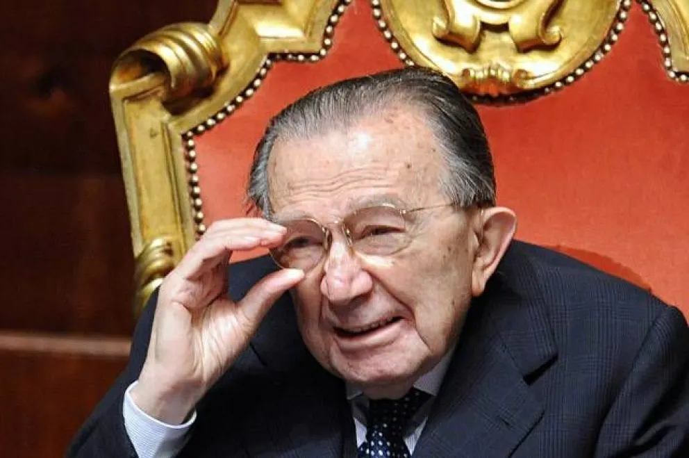 Murió Giulio Andreotti, siete veces primer ministro de Italia