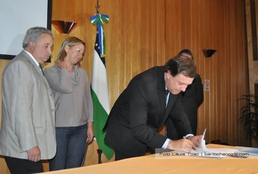 Weretilneck entregó aportes y anunció importantes obras para Bariloche