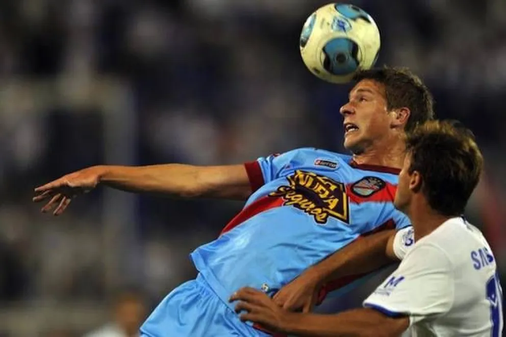 Vélez no pudo sostener la ventaja y Arsenal lo igualó en la última jugada