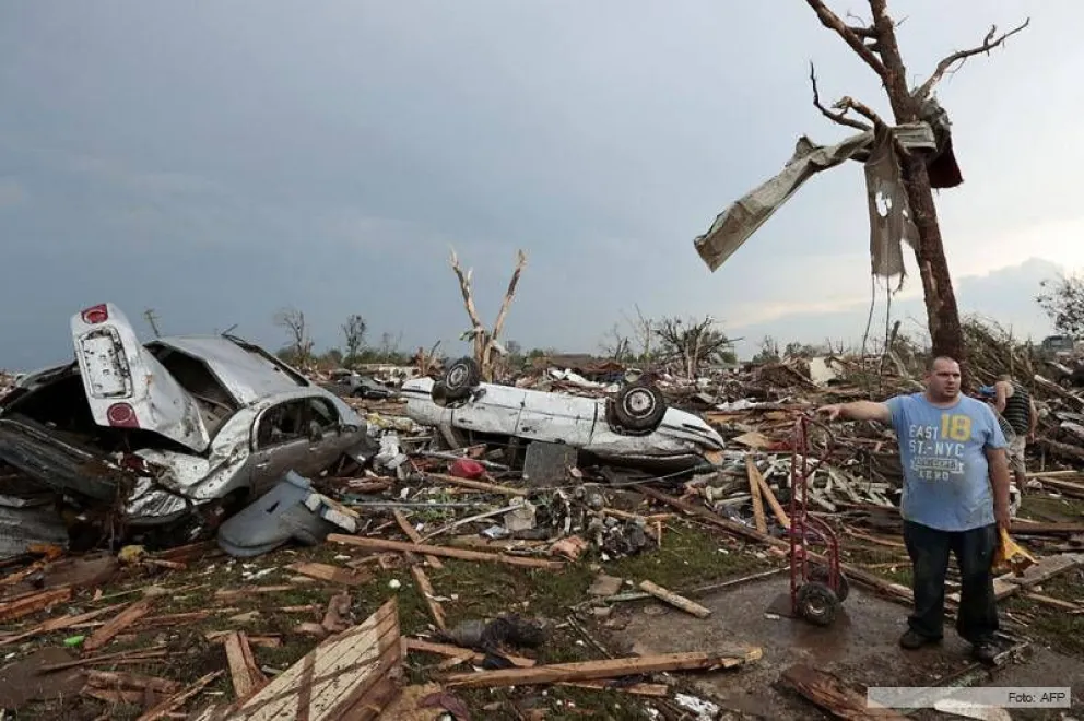 Localizaron con vida a más de cien desaparecidos tras el devastador tornado del lunes en Oklahoma