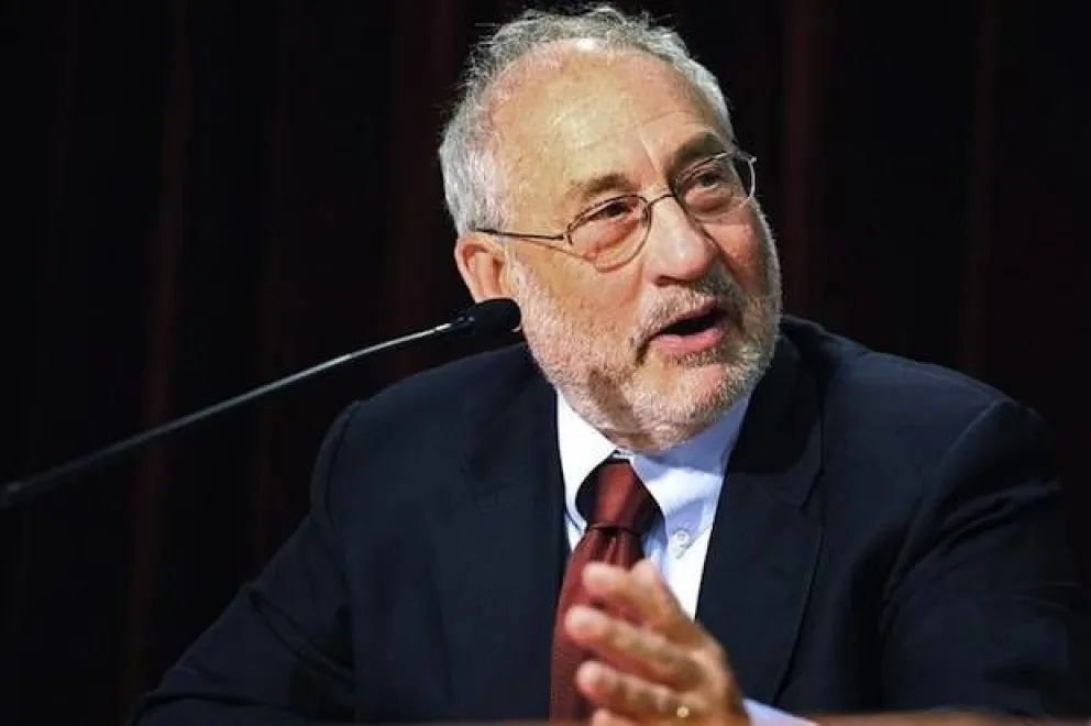 Stiglitz: "Para que la prensa cumpla su rol debe haber regulaciones competitivas muy fuertes"
