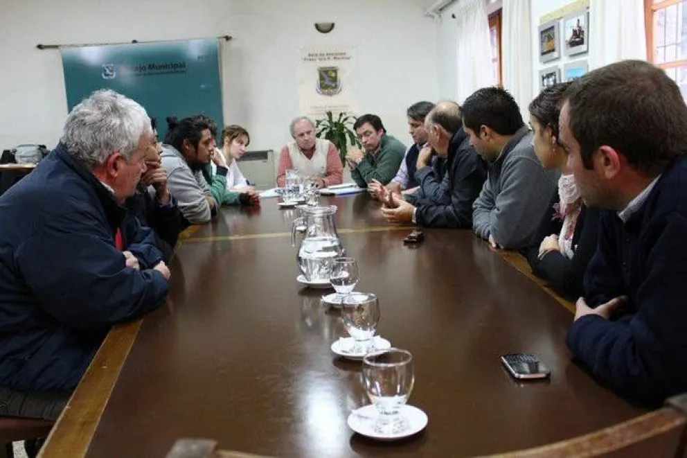 Buscan una solución al reclamo de los maleteros de la terminal