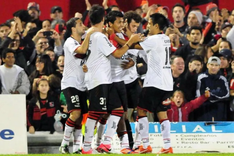 Newell’s goleó a Boca en Rosario y sigue en lo más alto del certamen