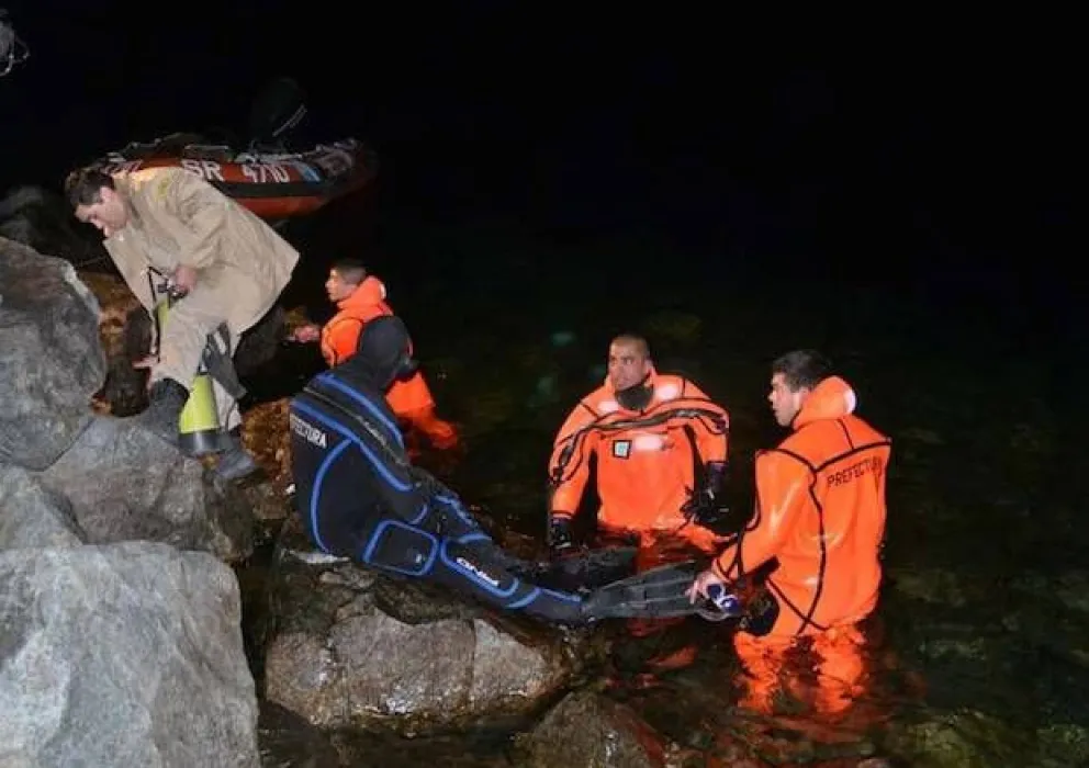 Murió un turista al caer con su auto al lago