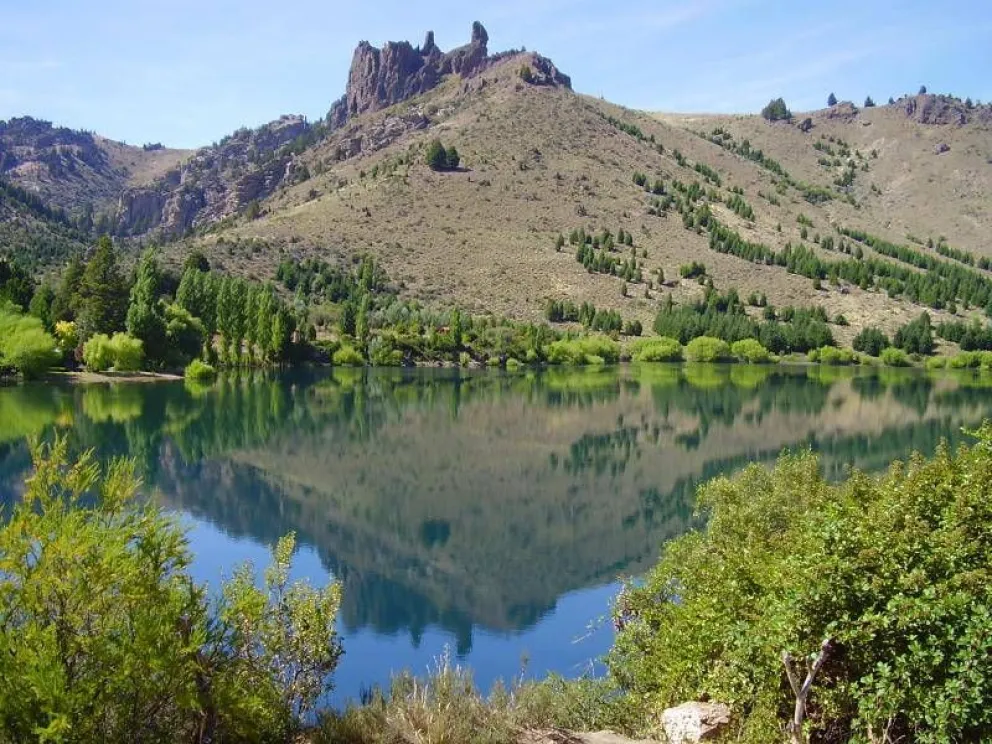 Buscan dar con el cuerpo de un joven que fue arrastrado por el río Limay