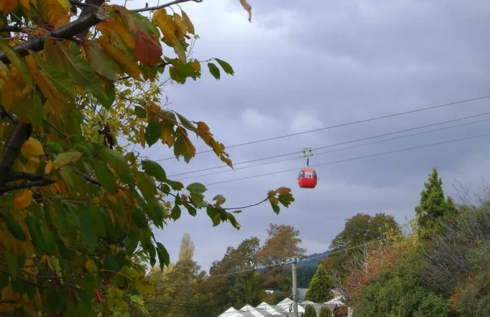 Una góndola del teleférico tuvo un inconveniente por los fuertes vientos