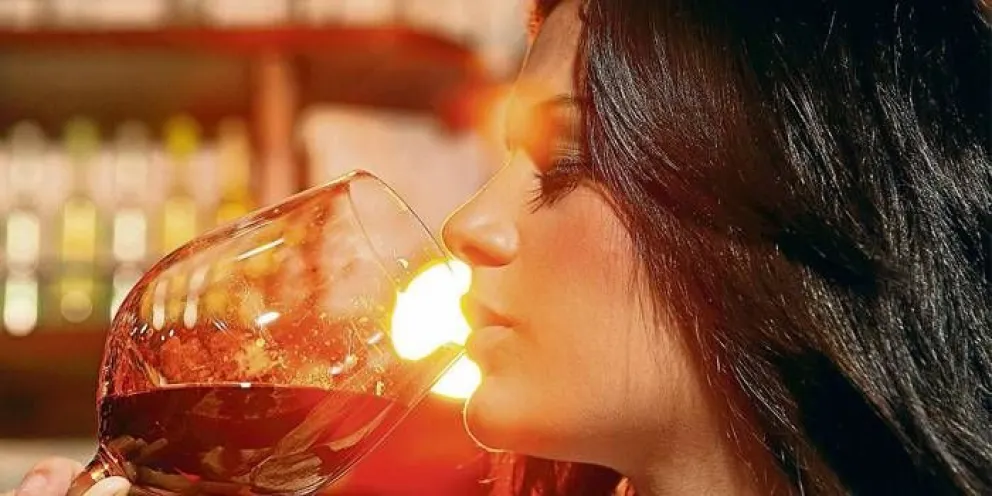 Cinco consejos prácticos para mejorar la experiencia de disfrutar un vino