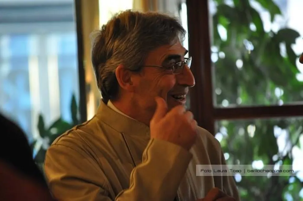 Abel Basti, autor de varios volúmenes dedicados a la presunta fuga de Adolf Hitler de Alemania y su escondite en Argentina