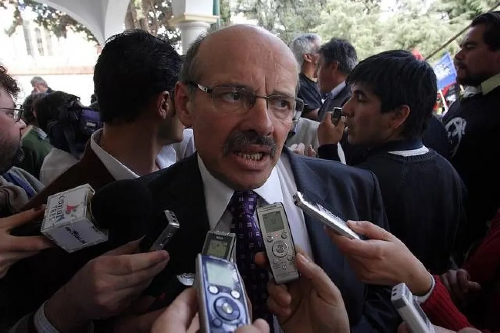 Evalúan medidas preventivas ante la posible erupción del volcán Copahue