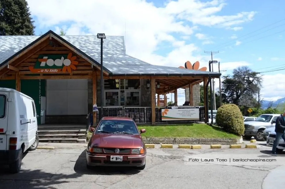 Intentaron robar en el supermercado del kilómetro 4 de Bustillo: hay dos detenidos