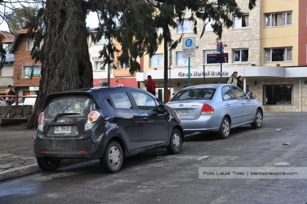Buscan que los chilenos paguen las multas antes de volver a su país