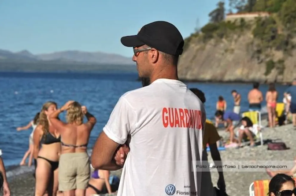 ¿Cuáles son las playas con servicio de guardavidas en Bariloche?