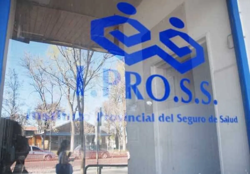 Denuncian que por trabas burocráticas, un joven con leucemia no puede acceder a su medicación