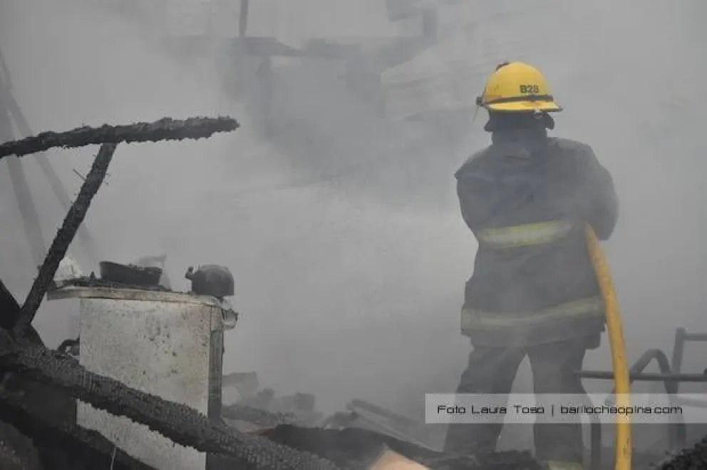 Incendio en la Barda del Ñireco: continúan los trabajos de enfriamiento