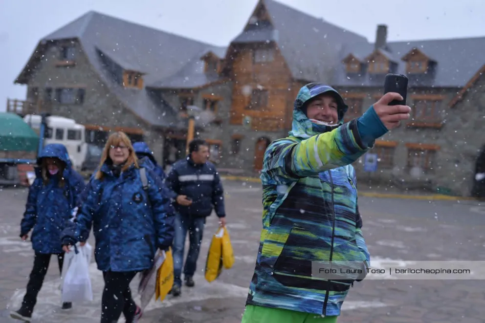 Tal como se anunció, el sábado comenzó con algunas nevadas leves en Bariloche