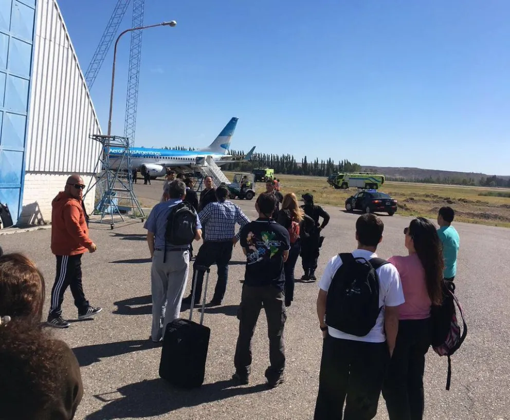 El avión desviado por una amenaza de bomba finalmente arribó a Bariloche
