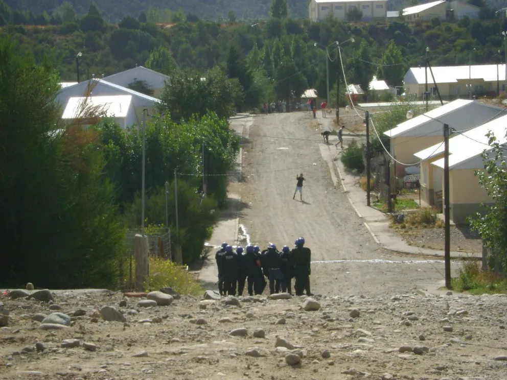 Disturbios durante un allanamiento por la desaparición de Micaela