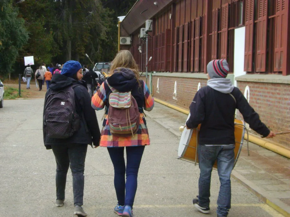Estudiantes de la Patagonia se suman al paro de 48 horas por el veto a la Ley de Financiamiento Universitario