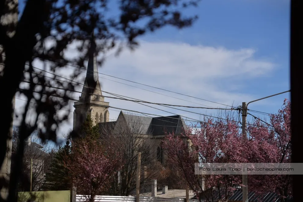 Martes con cielo algo nublado y 18 grados de máxima en Bariloche