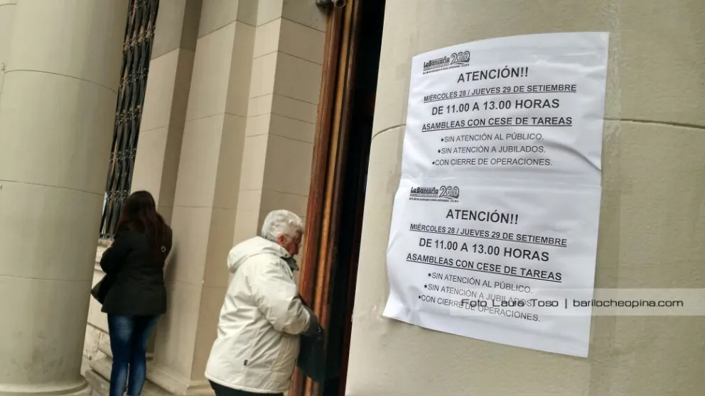 Este jueves los bancos atienden solo hasta las 11hs en Bariloche