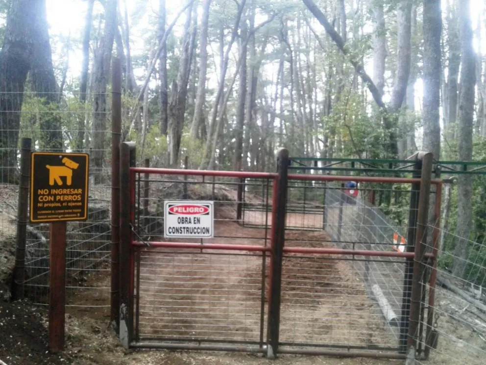 Construyeron puertas para evitar el ingreso de perros al Parque Nacional Arrayanes