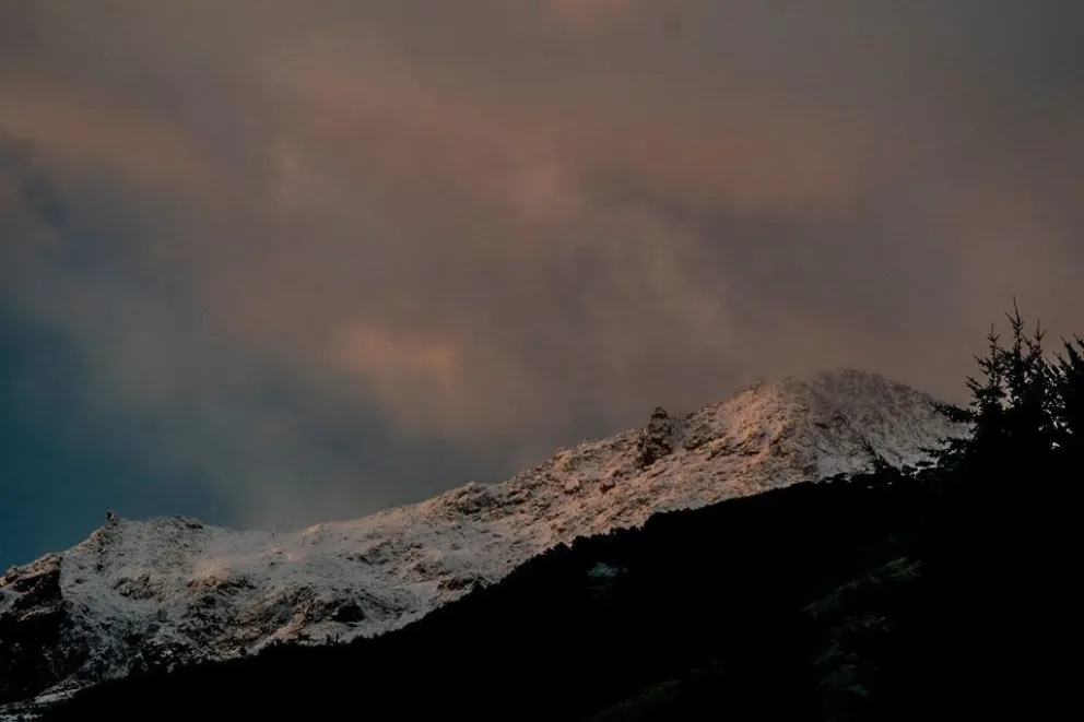 La semana comenzó con los cerros nevados: ¿Cómo sigue el tiempo en Bariloche?