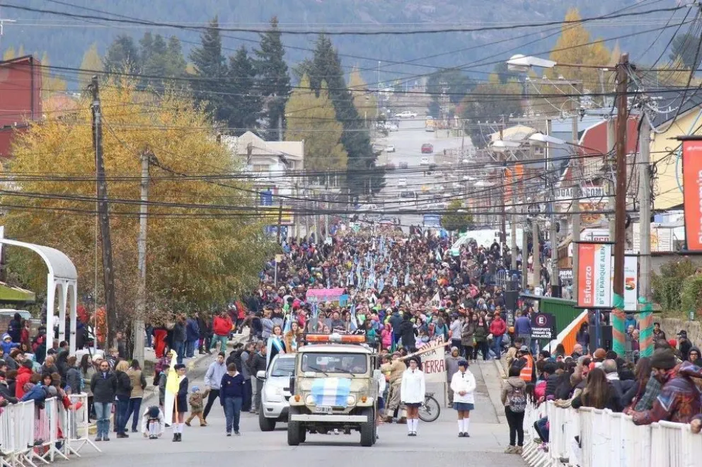 La calle Onelli se llenó de alegría y color por el cumpleaños de Bariloche
