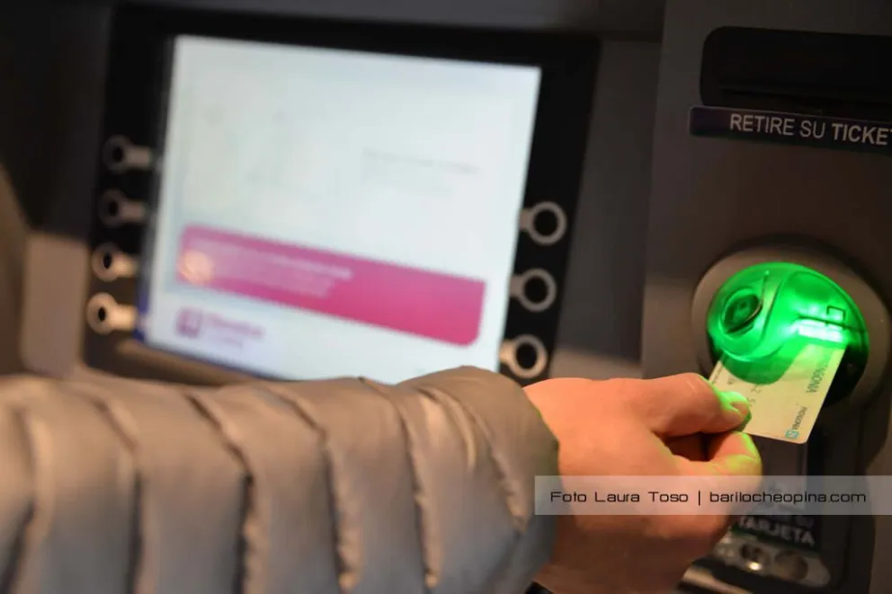 Comenzó el pago de sueldos a los empleados públicos provinciales