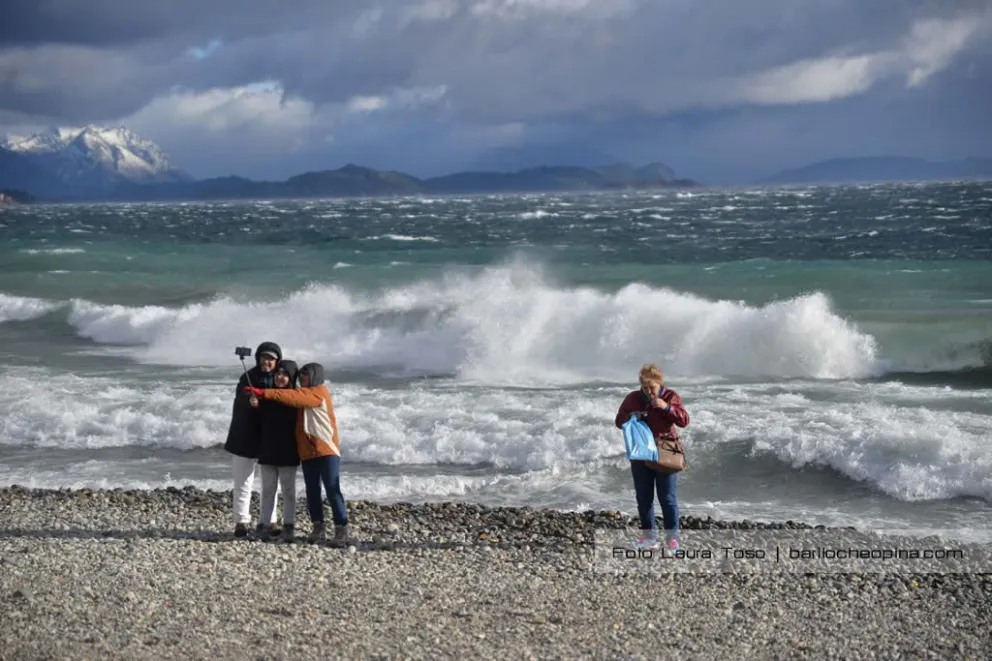 Emiten un alerta por fuertes vientos para lunes en la región