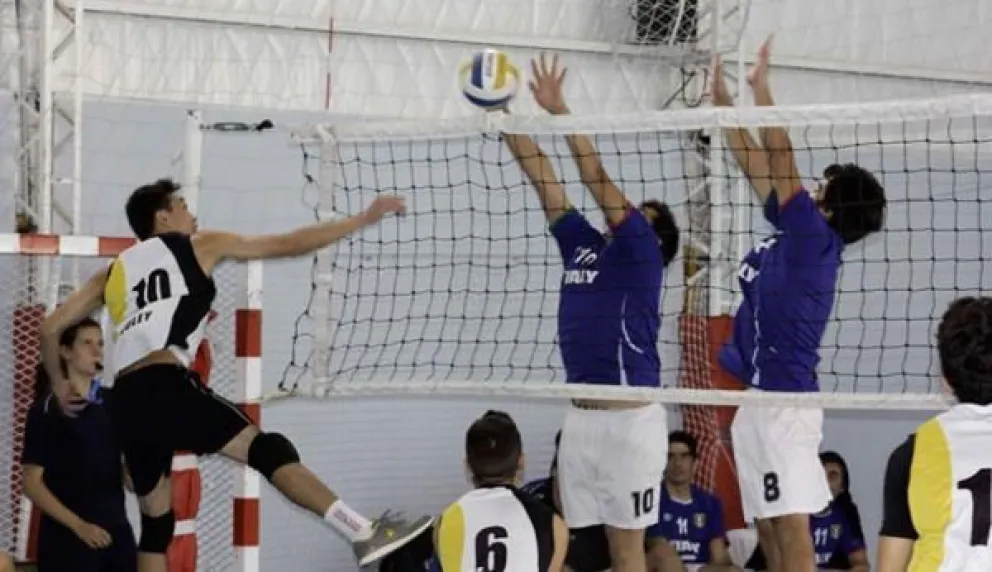 Debutan los varones en el vóley local