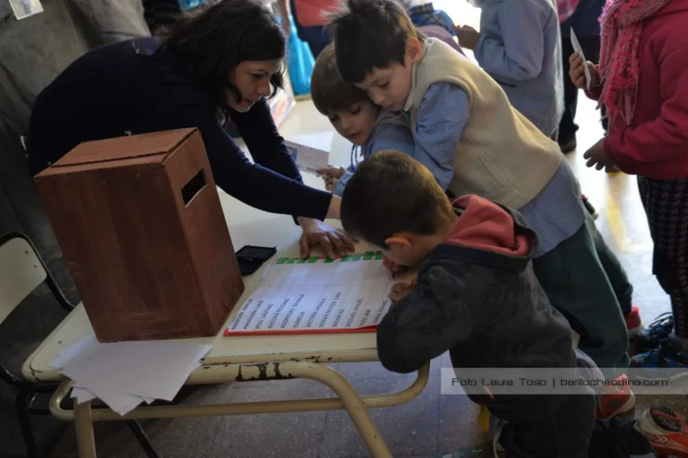 Los chicos del Jardín 32 van a las urnas