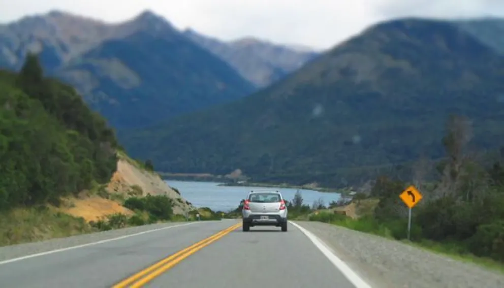Avanza la reglamentación para habilitar autos de alquiler turístico