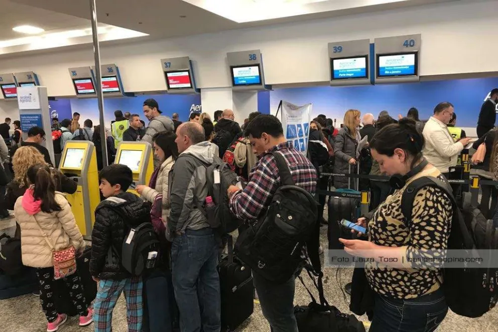 Complicaciones por vuelos cancelados o demorados por una medida gremial en Aeroparque