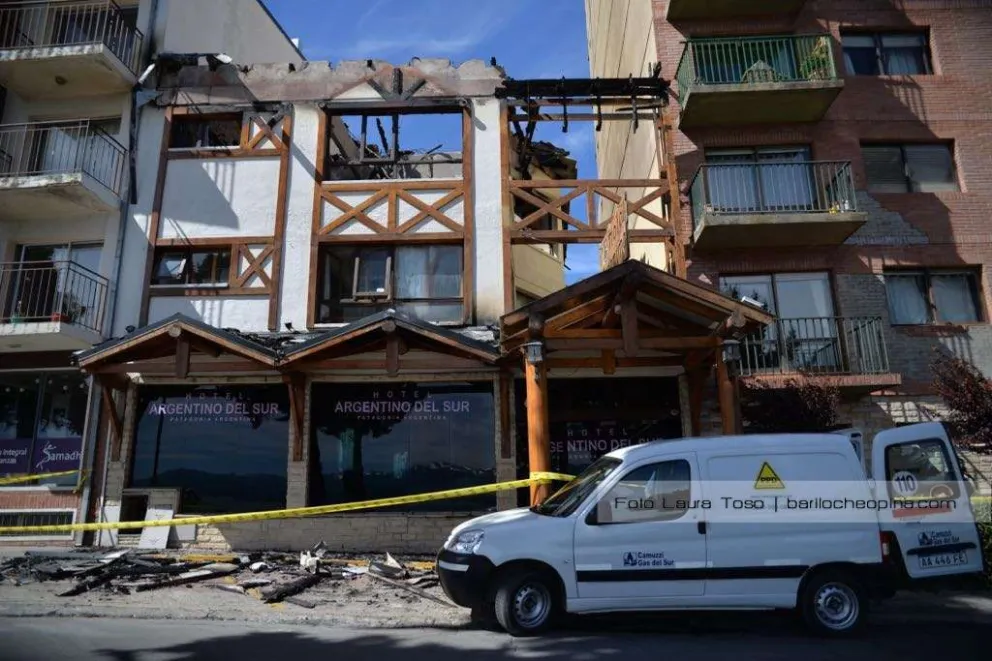 Un hotel se incendió en la Costanera