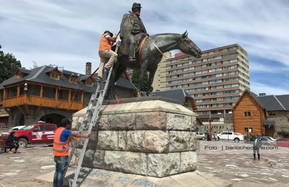 La foto del día: Limpiaron el monumento a Roca