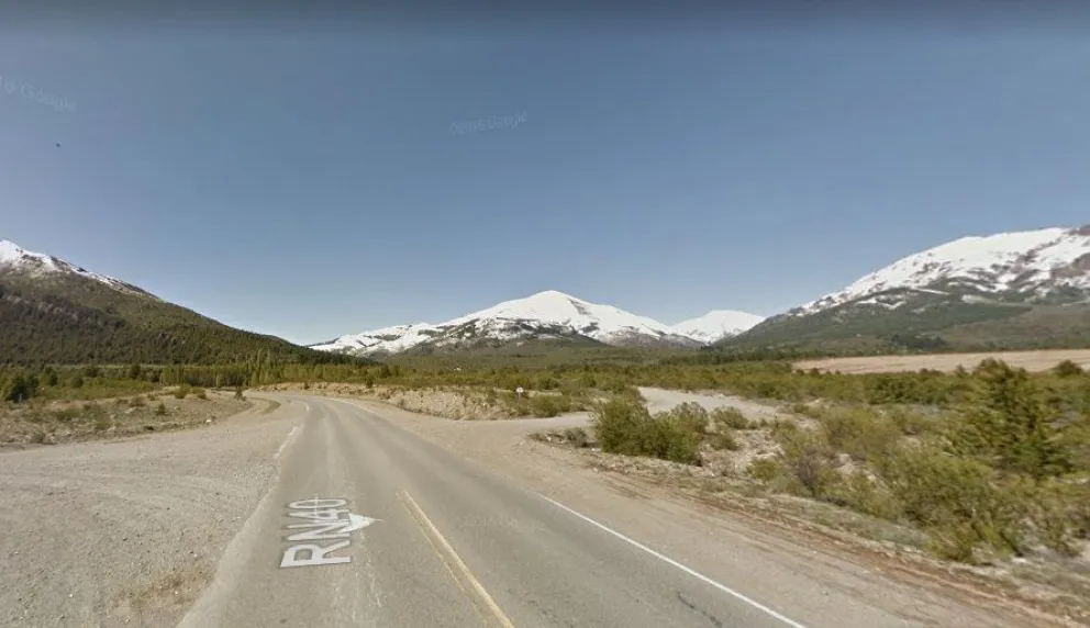 Neumáticos quemados, "miguelitos" y panfletos en el acceso al Challhuaco