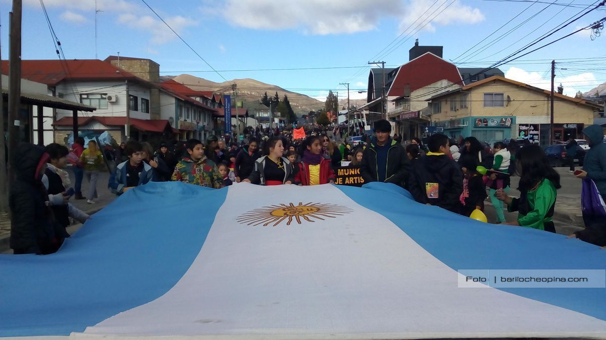 Extienden el plazo para sumarse al desfile del 3 de Mayo